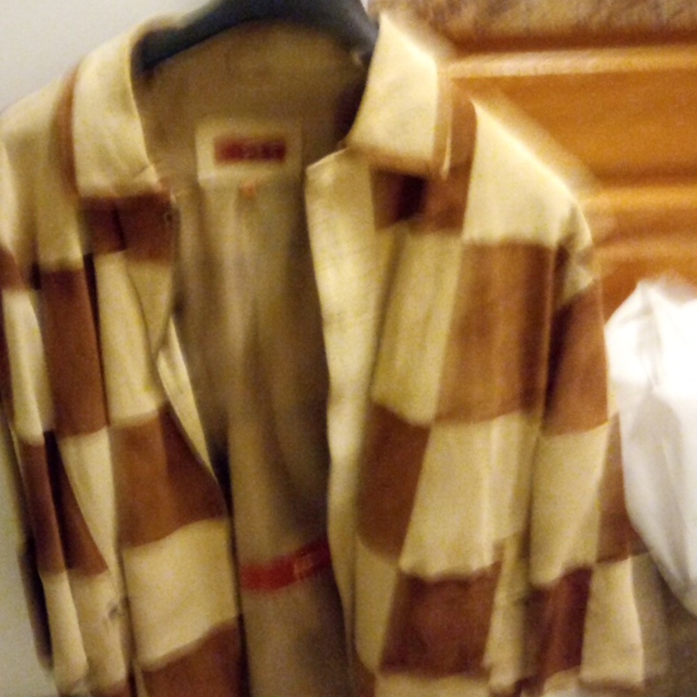 Suits - Picture 2 of 2